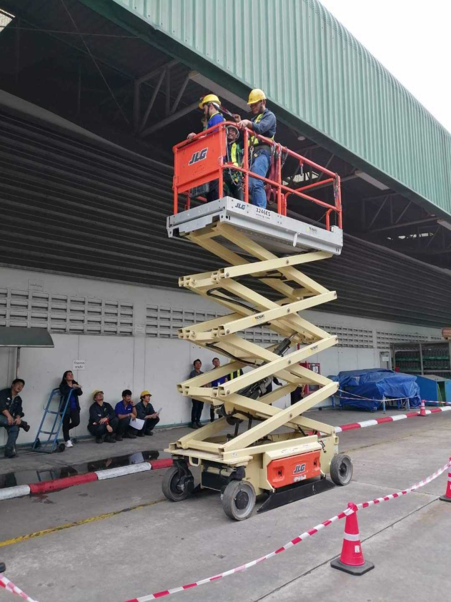 LINE_ALBUM_รถกระเช้า (ต่อ)_250828_10.jpg - หลักสูตรรถกระเช้า X-Lift และ Boom Lift